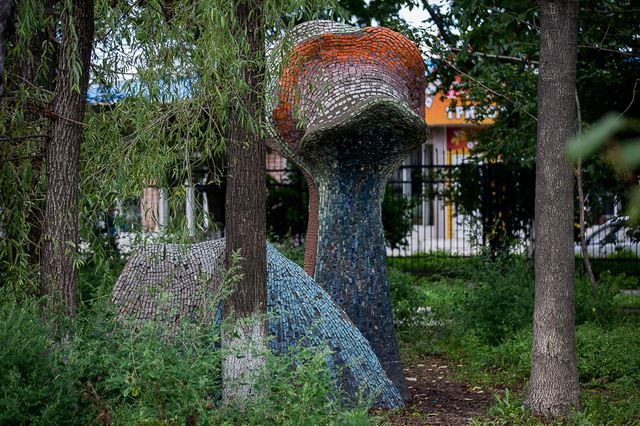 Скульптуры на остановке 'Универсам'. Фото - Антон Балашов