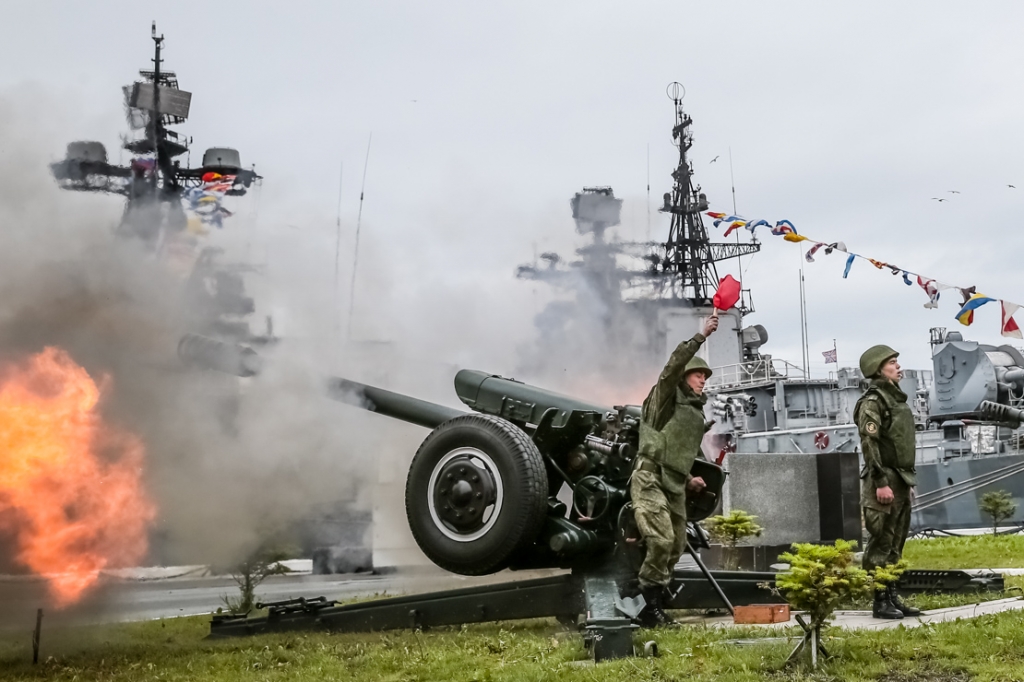 Полуденный выстрел во Владивостоке. Фотография Игоря Новикова, пресс-служба администрации Приморского края Полуденный выстрел во Владивостоке. Фотография Игоря Новикова, пресс-служба администрации Приморского края
