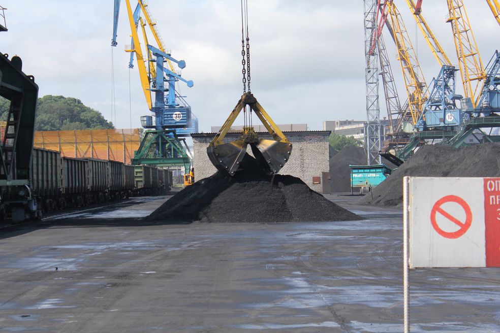 902 Евраз Аккуратная выгрузка угля - минимум пыли 902 Евраз Аккуратная выгрузка угля - минимум пыли by .