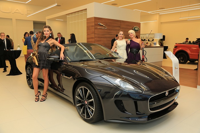 Borusan-Oto-Adana-­-Mersin-Jaguar-Land-Rover-yeni-konsept-showroom-1 by . 