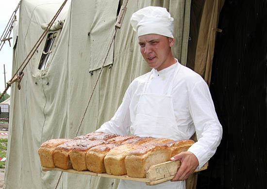 Пекарь