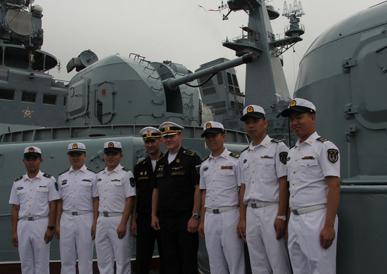 Российские и китайские моряки