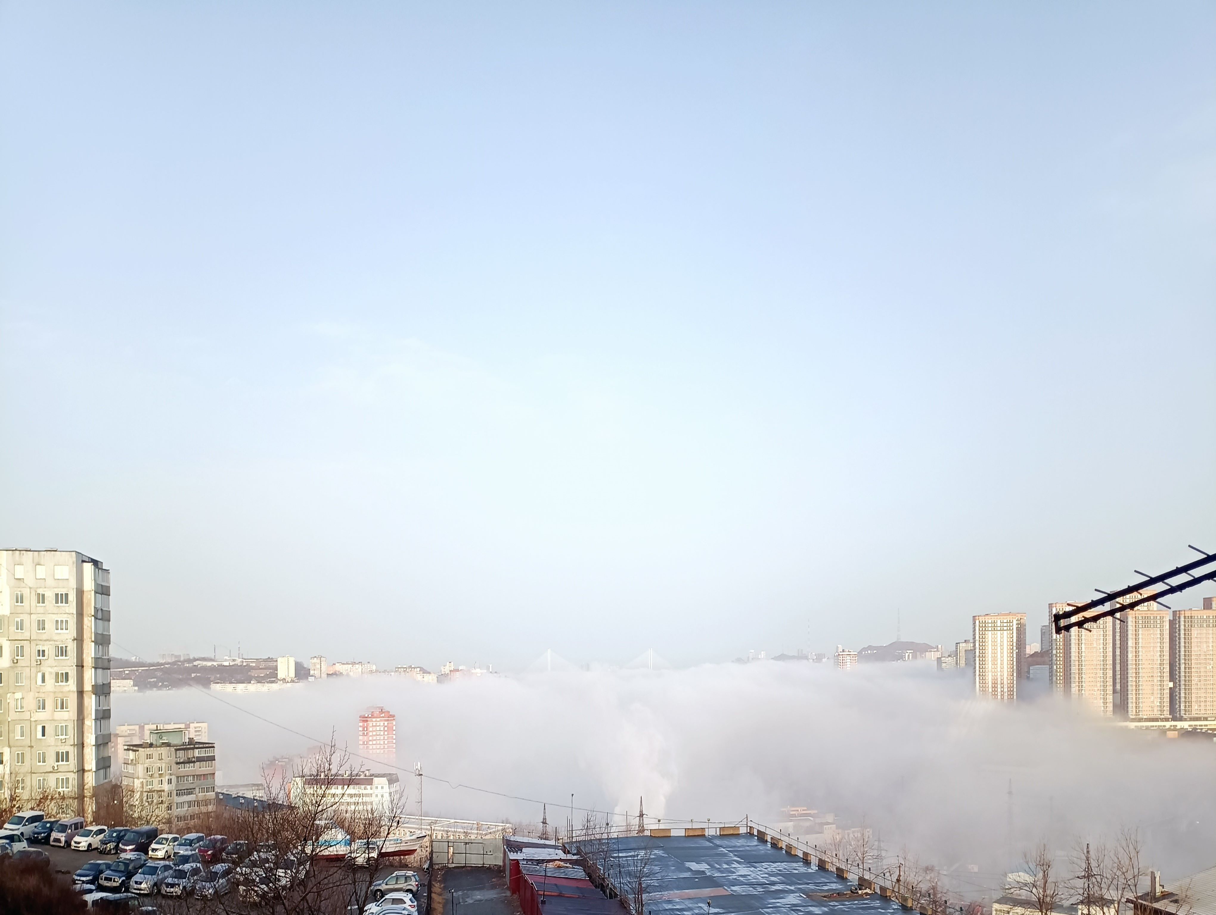 До Владивостока даже туманному Лондону далеко…