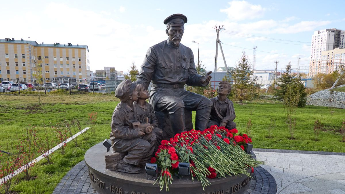 Памятник Феликсу Дзержинскому